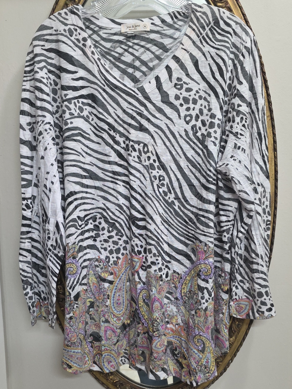Jess & Jane Black White Zebra Print V-Neck Top with Paisley Hem Size XL USA